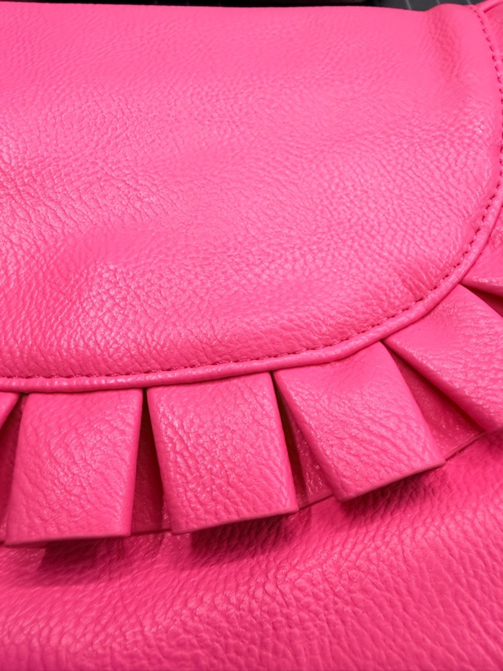 NWT Ruffle-Trim Hot Pink Viv and Lou Crossbody Chloe Bag - Picture 5 of 9